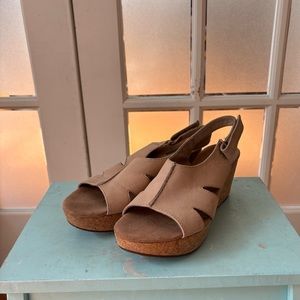 Clark’s Soft Cushion Tan Cork Wedge Sandals